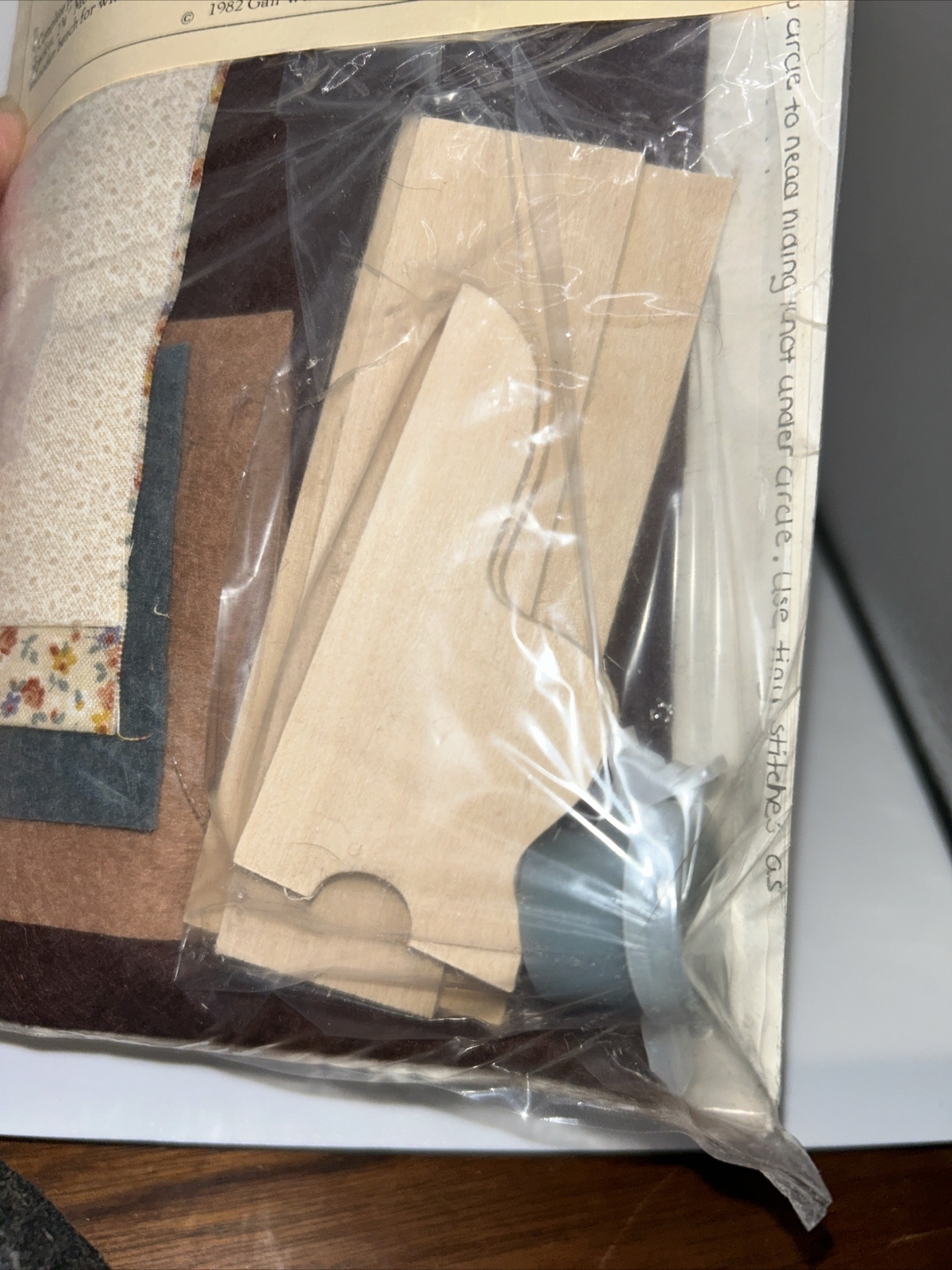 Gail Wilson Duggan Kit  The Bear Family On A Bench  1982 -Sealed