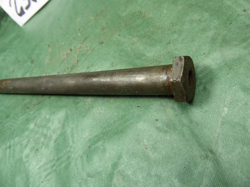 1983 YAMAHA YZ 125 24X HINTERRAD SCHWINGE (int.c2) ACHSE