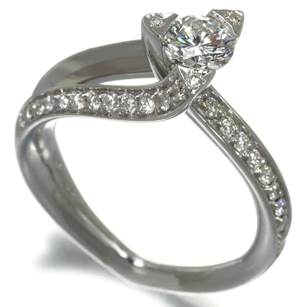 750 white 2024 gold ring