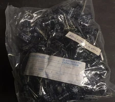 ILLINOIS CAPACITOR 477CKR050M Aluminum Electrolytic Capacitor,470 µF,50V(100pcs)