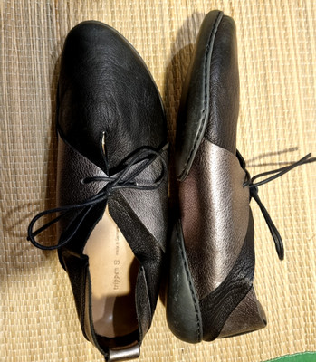 Trippen Schuhe geschnürt aus weichem Nappaleder, schwarz und silber, 40, wie neu