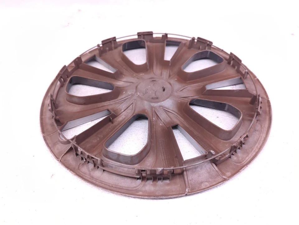 2019-2022 Toyota Prius Hub Cap Wheel Rim Cover - Scuffs 42602-47261 *Dmg Tab - Image 4 of 4