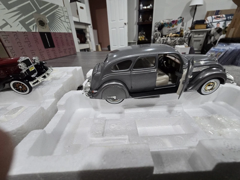 Die Cast Cars 1936 Air Flow And 1930 Hudson Still In Box - Image 4 of 4