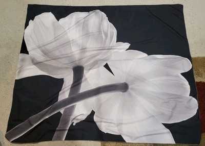 60in X 60in White And Black Flower Rose Tapestry Condition G++