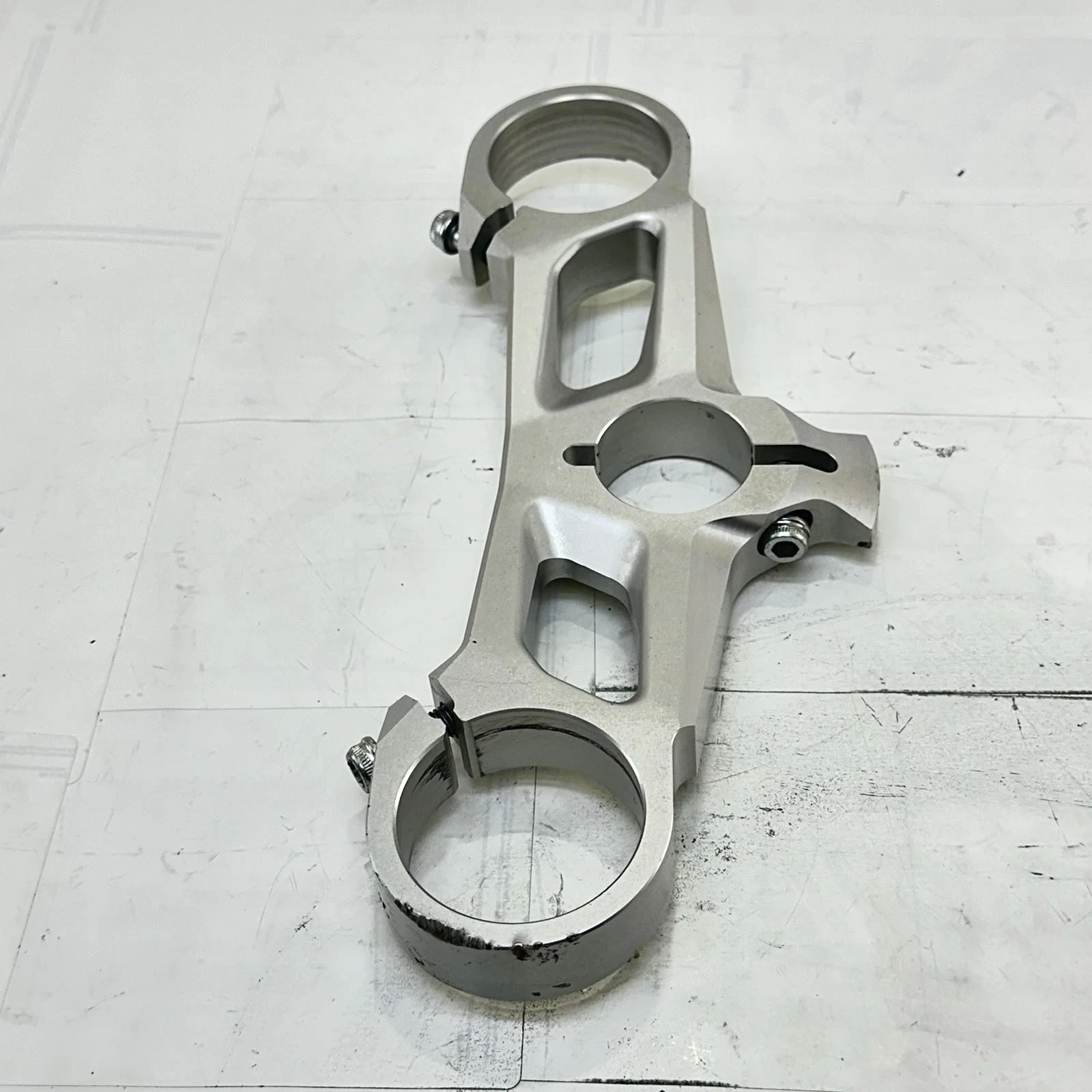 2016 - 2019 DUCATI 959 PANIGALE UPPER TRIPLE TREE FORK CLAMP SILVER STOCK