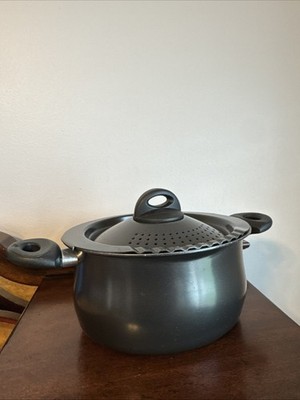 Bialetti 5.5 Quart Pasta Pot with Strainer Lid, Black   Elongated Oval Pot