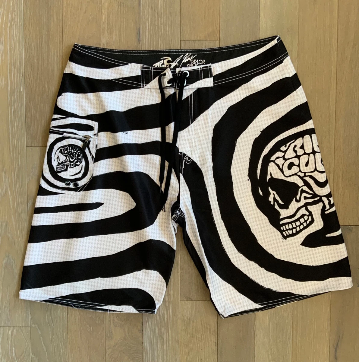 Skull board best sale shorts