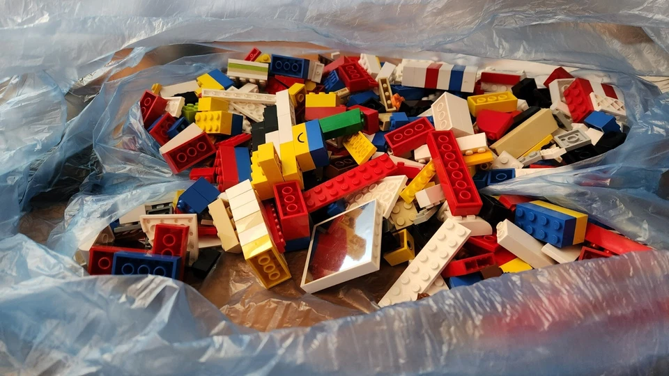 Lego - Bright Colors, Base Plates, Windows, Decorative + Hello Kitty Duplo House - Image 4 of 4