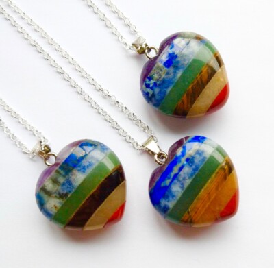 1 Stck. Natürlicher 7 Chakra Herz Stein Anhänger mit Kette für Heilung und Me...