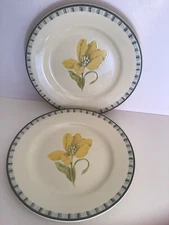 International Tableworks Tulips Salad Plates  8” Set Of 2 Yellow  Flower New