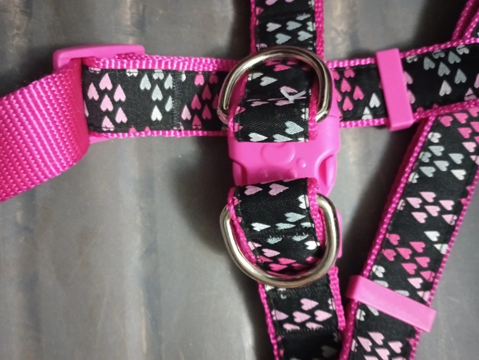 TOP PAW Dog Step-In Harness Size Large- Black/Pink/Hearts - Image 2 of 3