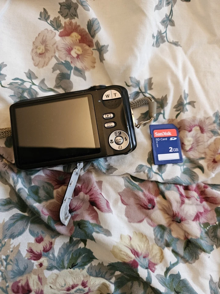 Fujifilm FinePix JV200, photo 1 of 5