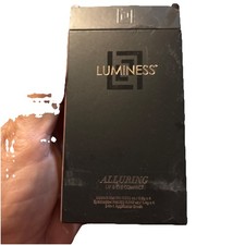 Luminess Alluring Lip Eye Compact W/ Eyeshadow and Lipstick 2-in-1 App Brush