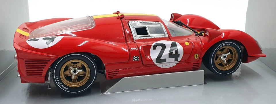 Universal Hobbies 1/18 Scale Diecast 30001 - Ferrari 330 P4 Le Mans 1967 #24 - Image 4 of 4