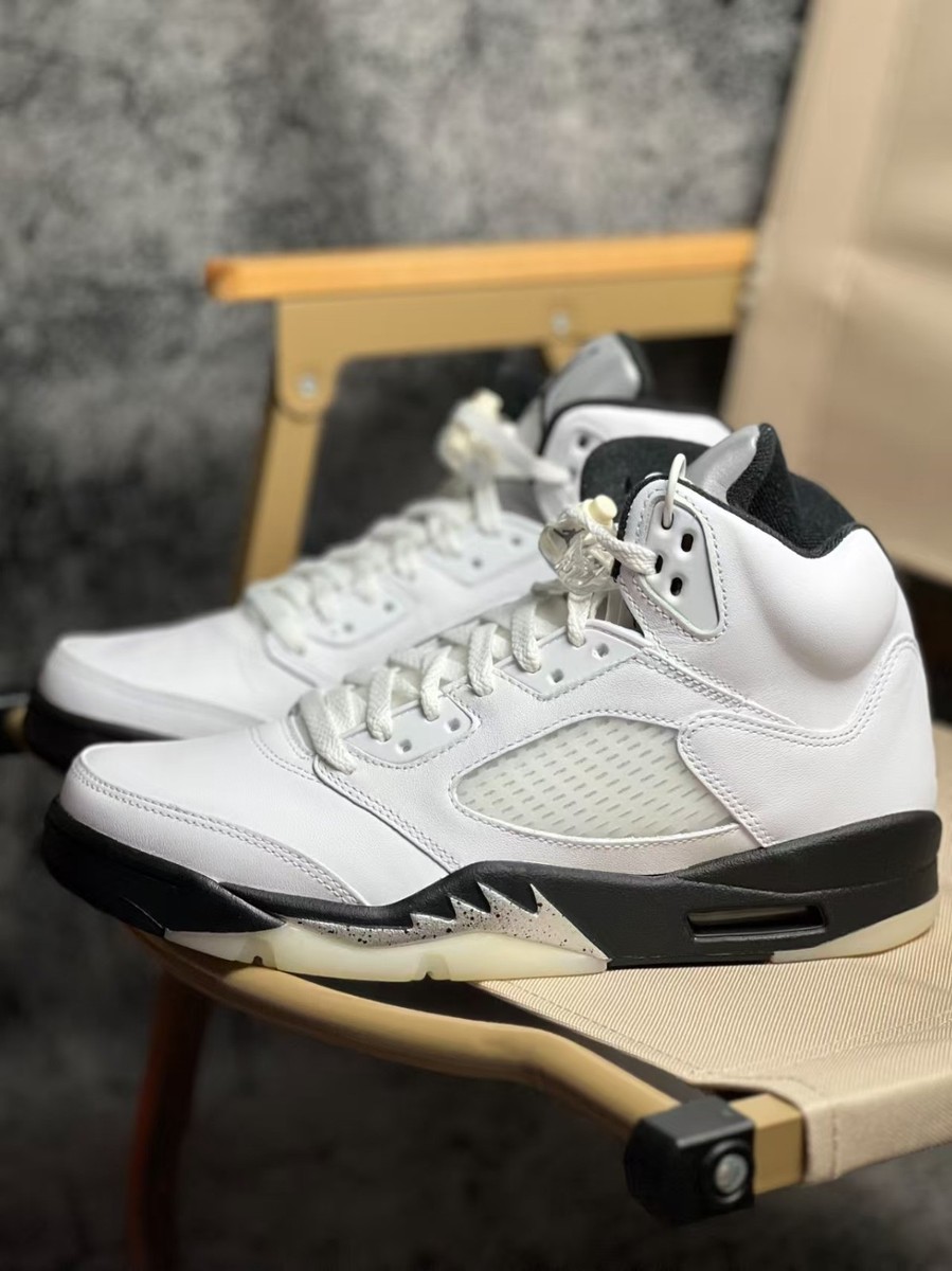 シューズ(男性用) Nike Air Jordan 5 Retro White and Black Nike Air Jordan 5 Retro 