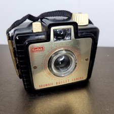 Vintage Kodak Brownie Bullet Camera Mid Century 1950/60s, Bakelite body w Handle