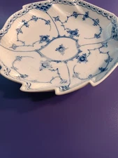 VINTAGE ROYAL COPENHAGEN #548 BLUE FLUTED HALF LACE LEAF SHAPED DISH 9"