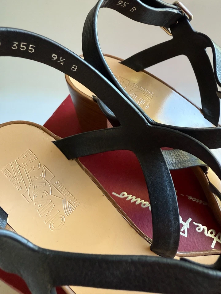 Sandalias Salvatore Ferragamo de cuero negro con tiras talla 9,5B - estilo 355 Foto 3 de 4