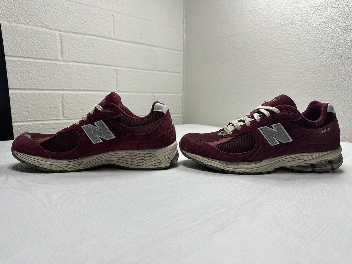 Men's New Balance 2002R Suede Pack Shoes Size 9 M2002RHA Garnet