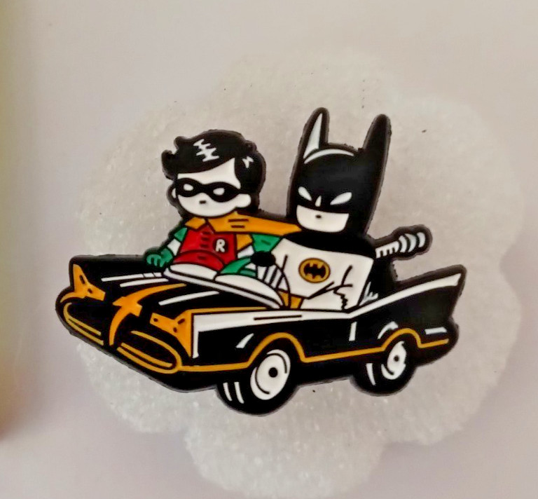 BATMAN AND ROBIN-ENAMEL PIN-SHIP ALL THE PINS YOU BUY FOR $4.99-VISIT OUR STORE