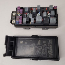 2009-2012 Chevy Malibu 2.4 Engine Fuse Box Assembly Oem With Warranty