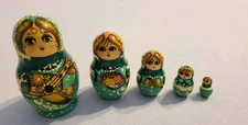  Matryoshka Russian Nesting Dolls - 5 Piece Set / GREEN 