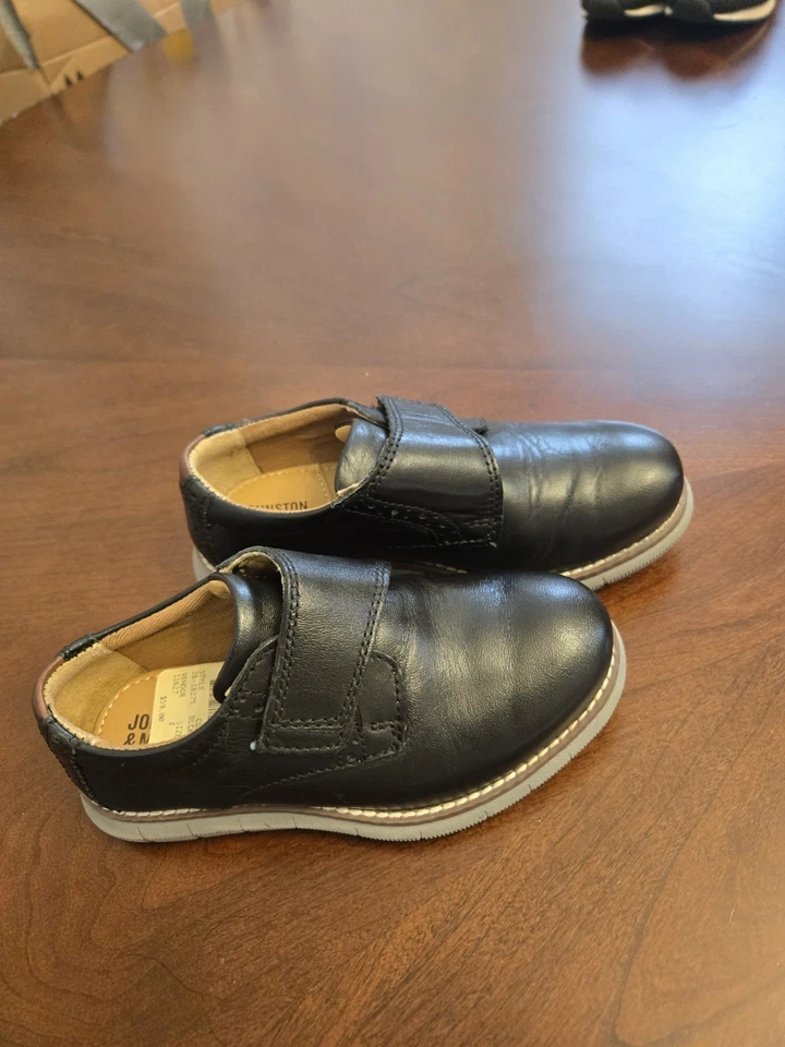 Zapatos de vestir de cuero negro talla 8 para niños pequeños ligeramente usados en excelente estado Foto 2 de 4