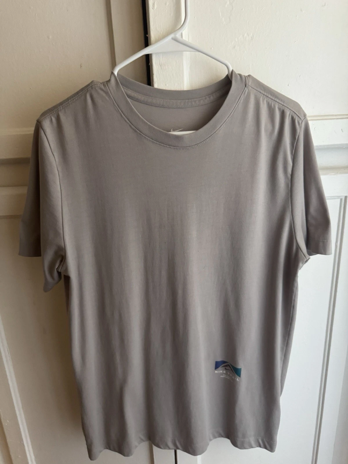 Nike Dri-fit Trail Running T-shirt Gray Outdoors Hike Men Size Medium
Opens in a new window or tab