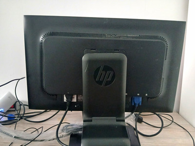 HP 24 Zoll Flachbildschirm Monitor Schwarz Breitbild VGA D-Sub mit Standfuß