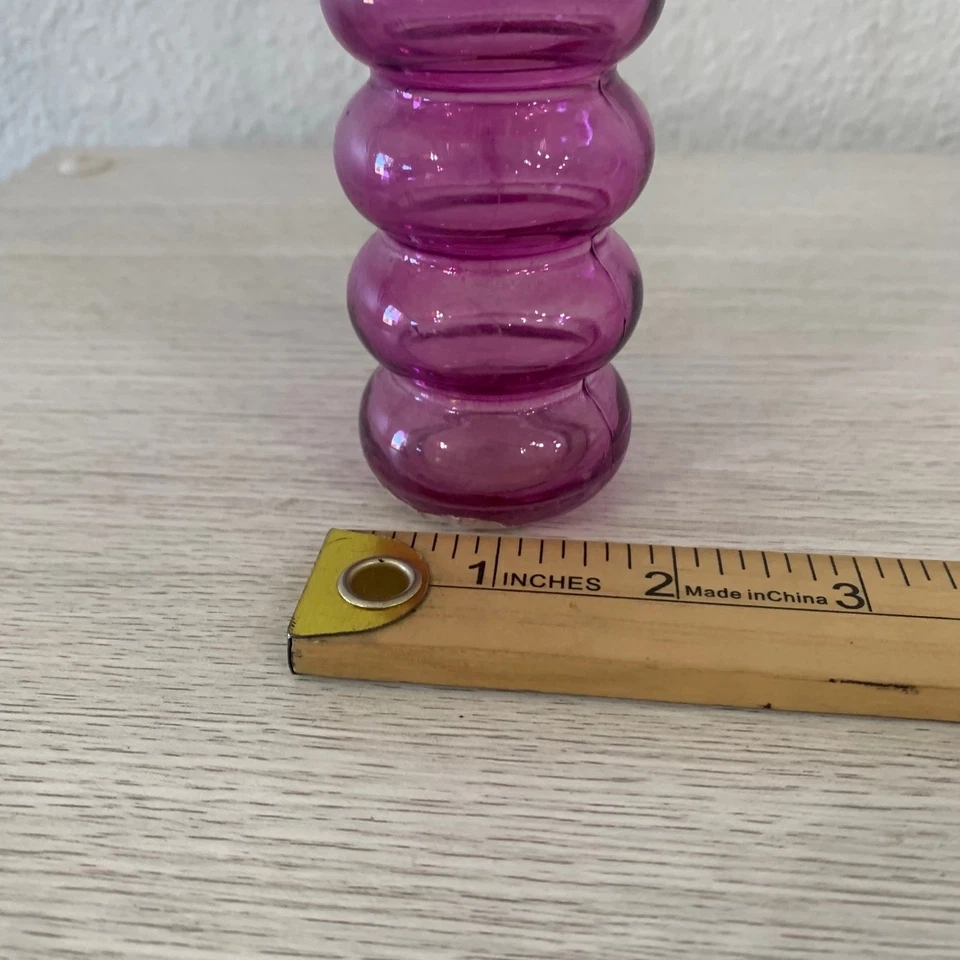 Botella de burbujas alta de vidrio púrpura con acento de corcho decoración artística única femenina Foto 3 de 4