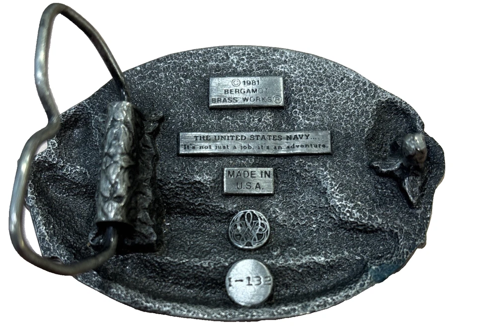 Bergamot Brass Works 1981 Marina de los Estados Unidos Hebilla de cinturón Barco Bandera Militar De colección EE. UU. Foto 3 de 4