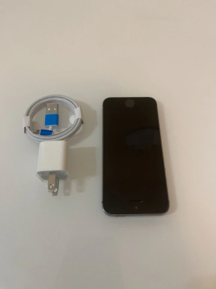 Apple iPhone SE - 16GB - Space Gray (Unlocked) A1723 (CDMA + GSM) (CA) - Image 2 of 4