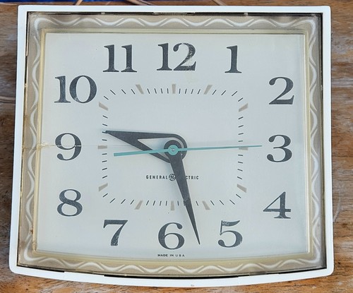 Vintage GE Electric kitchen Wall Clock General Electric Model 2148 runs ...