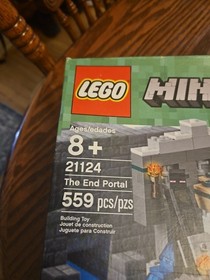 Lego Minecraft The End Portal 21124 (559 pieces) (Brand New Sealed Box) RETIRED