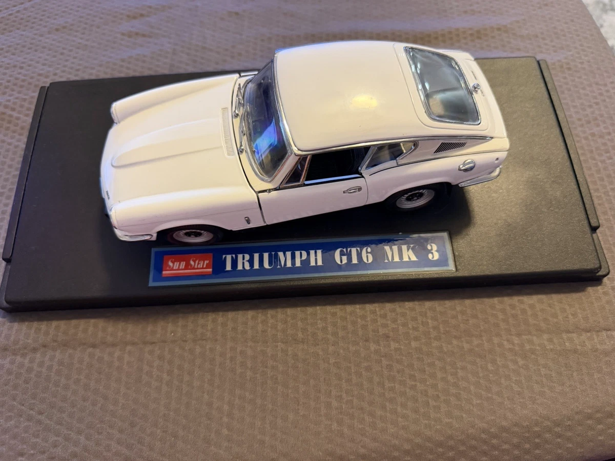 Cult Scale Models 1:18 Triumph 2500 P1 Año de construcción 1969-1977 Azul claro CML188-3 modelo