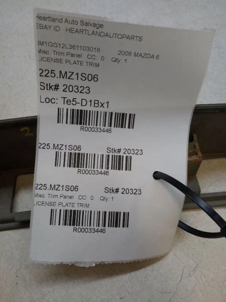 Mazdaspeed6 2006-2007 panel de moldura de maletero trasero matrícula Mazda Speed6 OEM GJ6A5 Foto 3 de 3