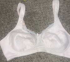 Playtex 18 Hour White Wire-Free Bra Vintage Pink /Mother of pearl lace 36B Nice