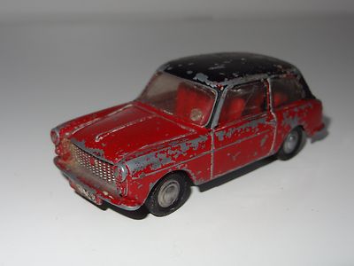 (V) Triang Spot on AUSTIN A40 FARINA 