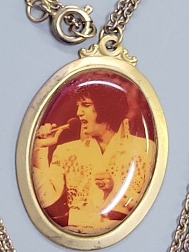 Vintage 1977 Boxcar Enterprises Elvis Presley Lightweight Necklace 17" Chain - Picture 2 of 3