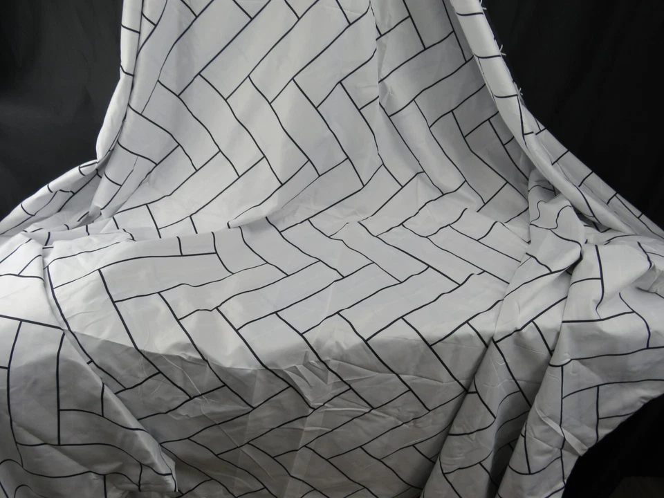 Elegante conjunto de edredom preto e branco com capa e fronha 84 x 64" - Imagem 2 de 4