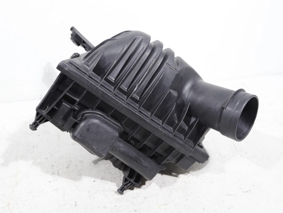 2016 - 2019 BMW X1 F48 2.0L ENGINE AIR CLEANER INTAKE W/ FILTER HOUSING BOX OEM - Image 4 of 4