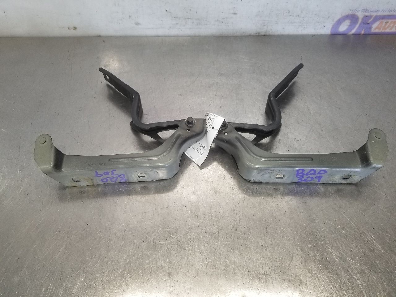 Maserati Levante Right Engine lid hinges Pair