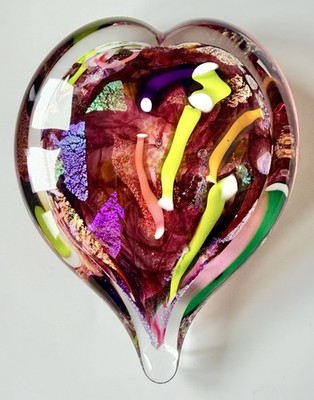 Glass Eye Studio, USA, herzförmiger dichroitischer Glas Briefbeschwerer
