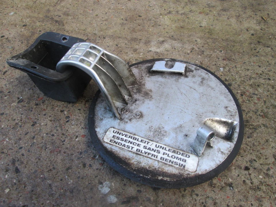 2006 VAUXHALL TIGRA B TWINTOP CONVERTIBLE PETROL FUEL FILLER Z157 STAR SILVER 3 - Image 2 of 2