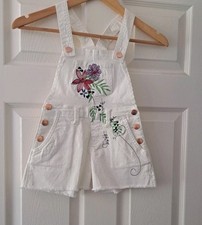 Neu - Engel und Rakete bestickte kurze Latzhose, Alter 4, weiß/geblümt