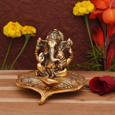Aluminium Ganesh mit Diya Idol Medium Gold