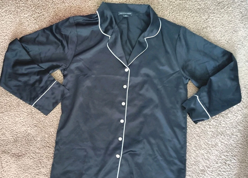 Conjunto de pijama satinado Saks Fifth Avenue para mujer mediano negro manga larga clásico  Foto 2 de 4