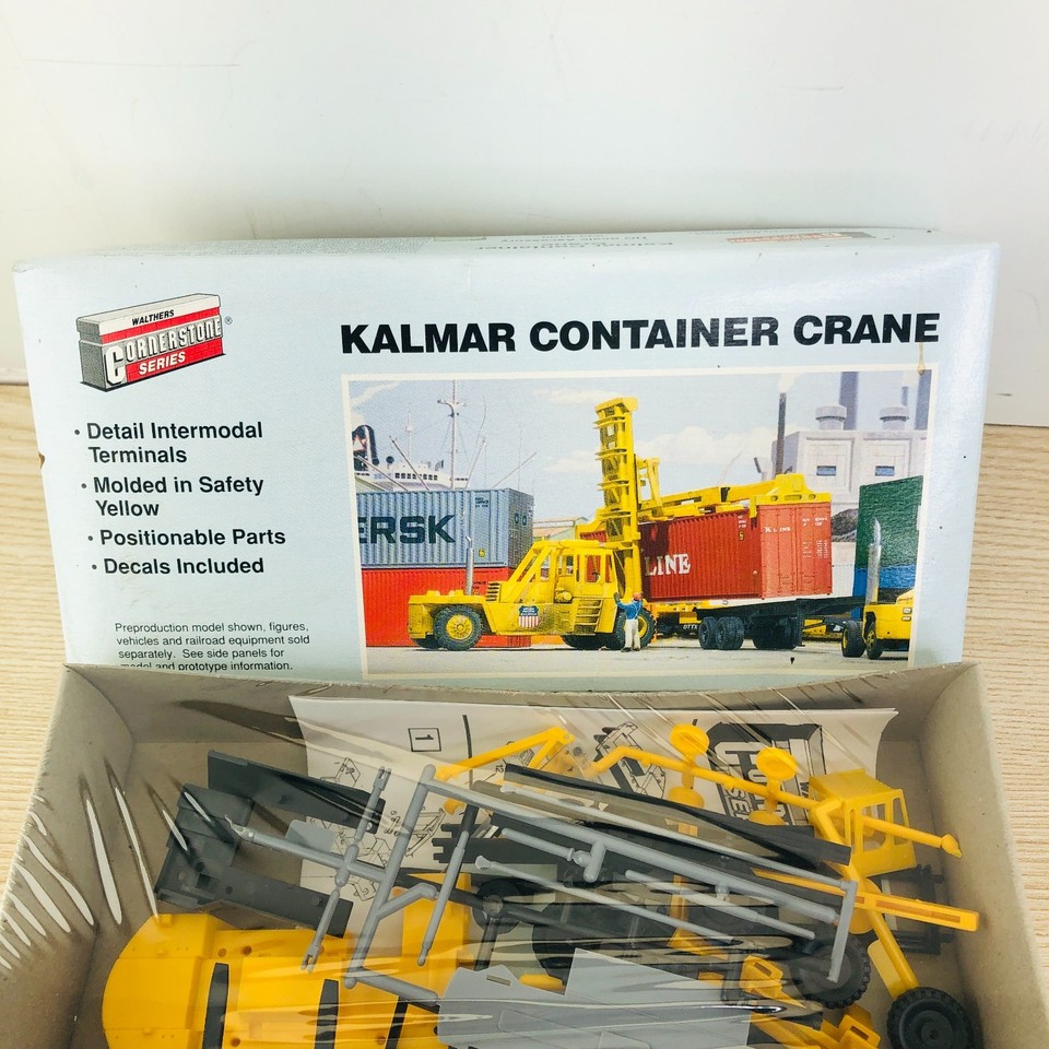 Walthers 933-3109 Kalmar Intermodal Container Crane Kit – HO Scale (1:87) Model Train Accessory