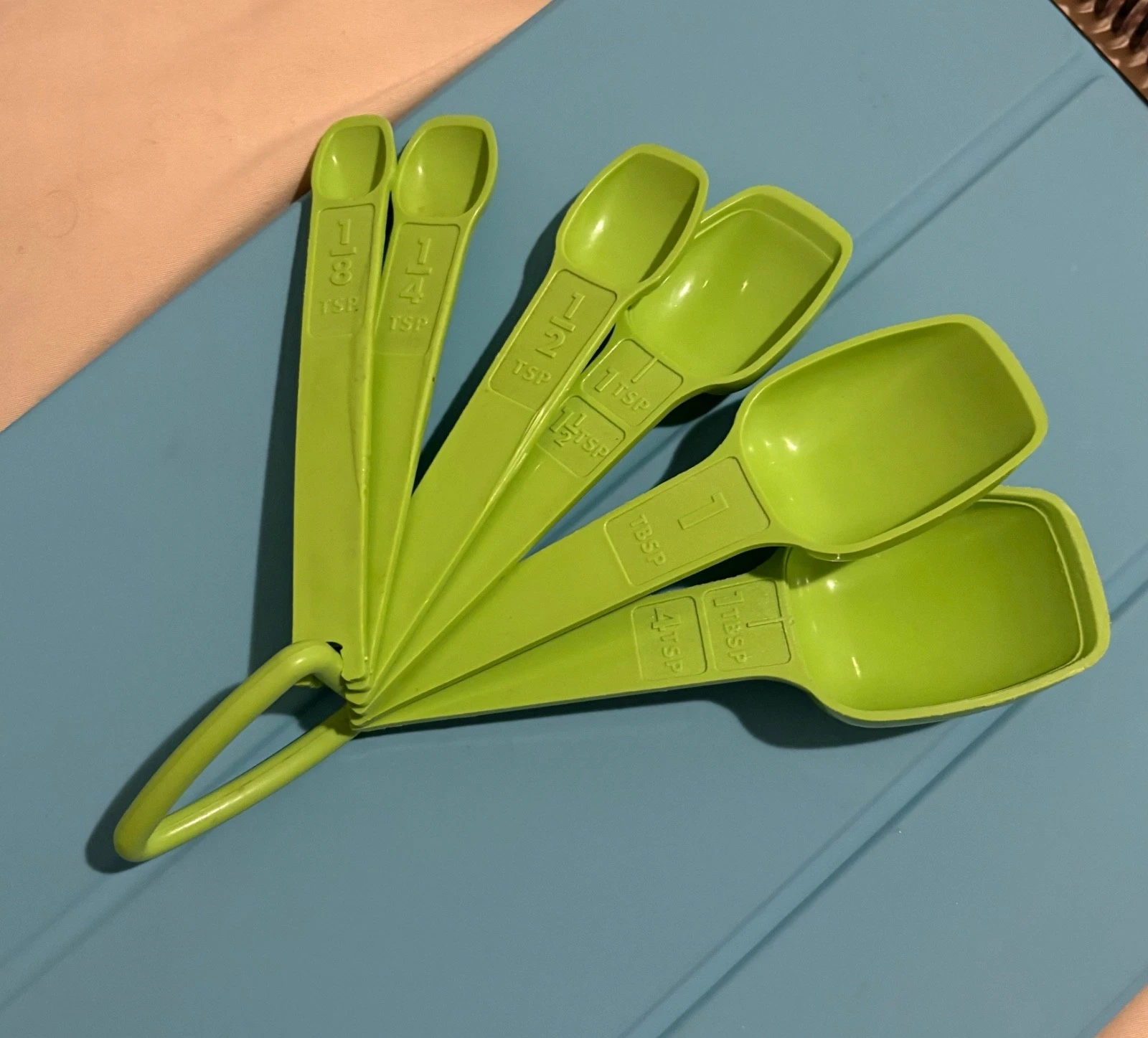 Vintage Tupperware Lime Green Measuring Spoon Set With Ring - 6 Spoons- c 1970s