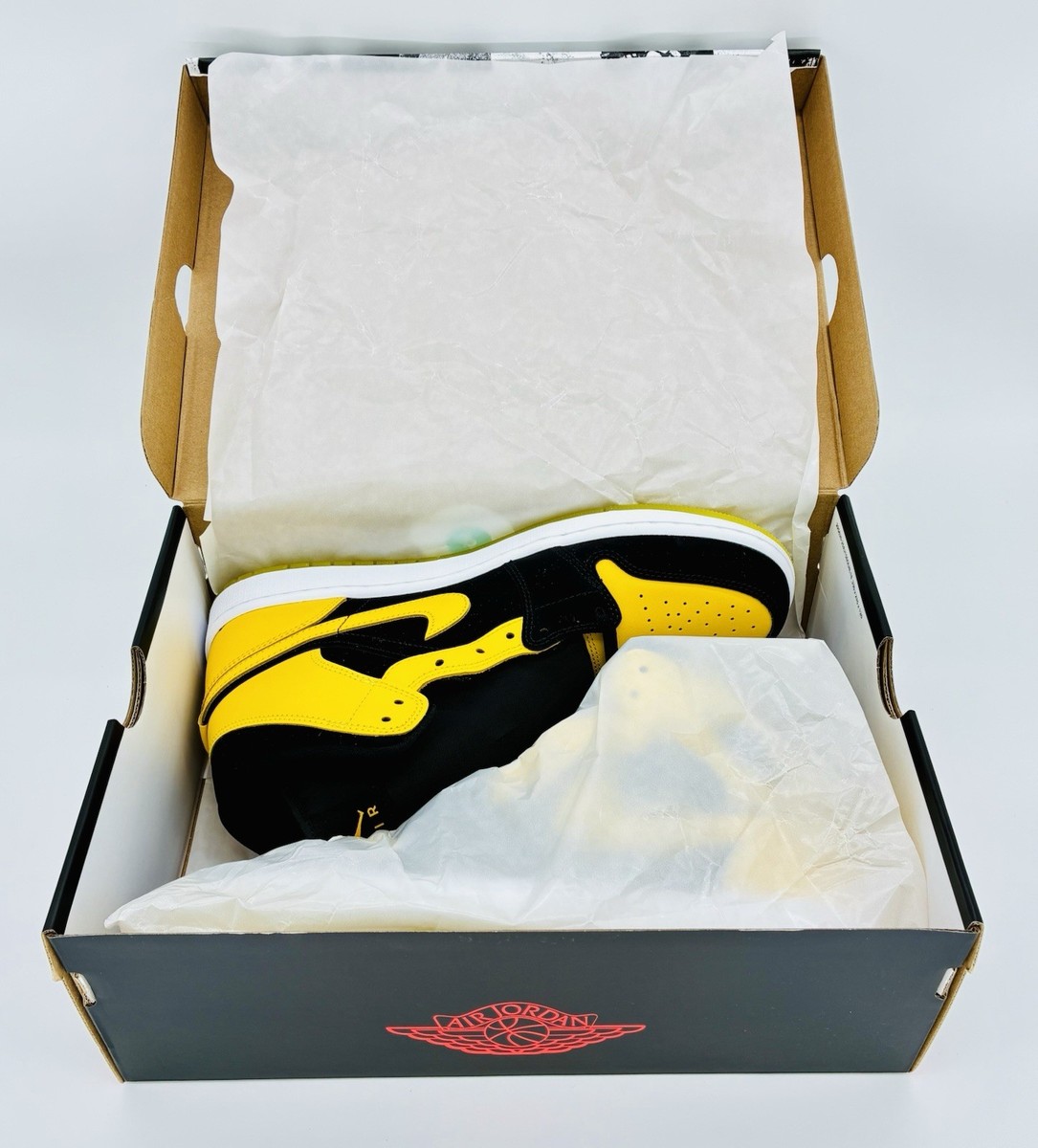 M 11 Air Jordan One Mid SE Black/Varsity Maize– White (HJ 6654–071